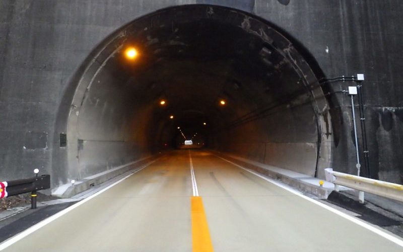 高山国道管内トンネル補修工事